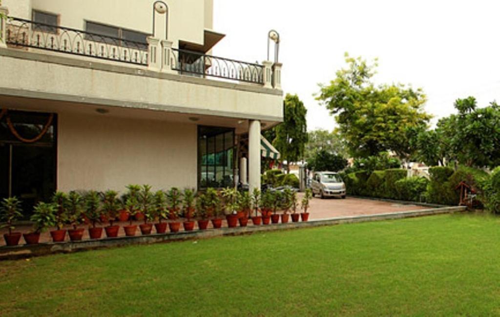 Hotel Brijwasi Royal Mathura Exteriér fotografie